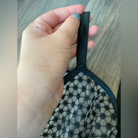 Victoria’s Secret Unlined Front-Clasp Bra - Picture 9 of 12